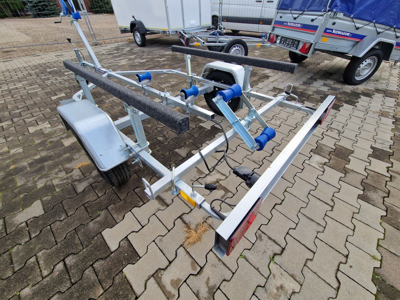 Nowa Przyczepa 2025 Podłodziowa ponton łódź Niewiadów P400 P415 do 6m - Autotransporter Anhänger: das Bild 2 Nowa Przyczepa 2025 Podłodziowa ponton łódź Niewiadów P400 P415 do 6m - Autotransporter Anhänger: das Bild 2