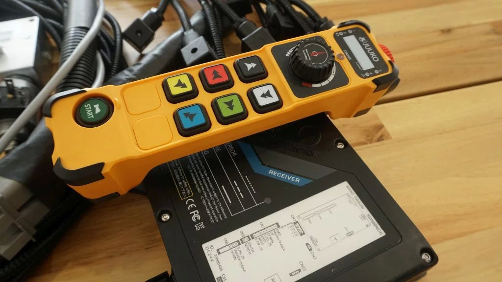 Baumaschine Monoblock hydraulic valve Galtech 3 sections 60 l/min 15 gpm 12 V + Remote radio Palfinger, Hiab, Fassi: das Bild 6