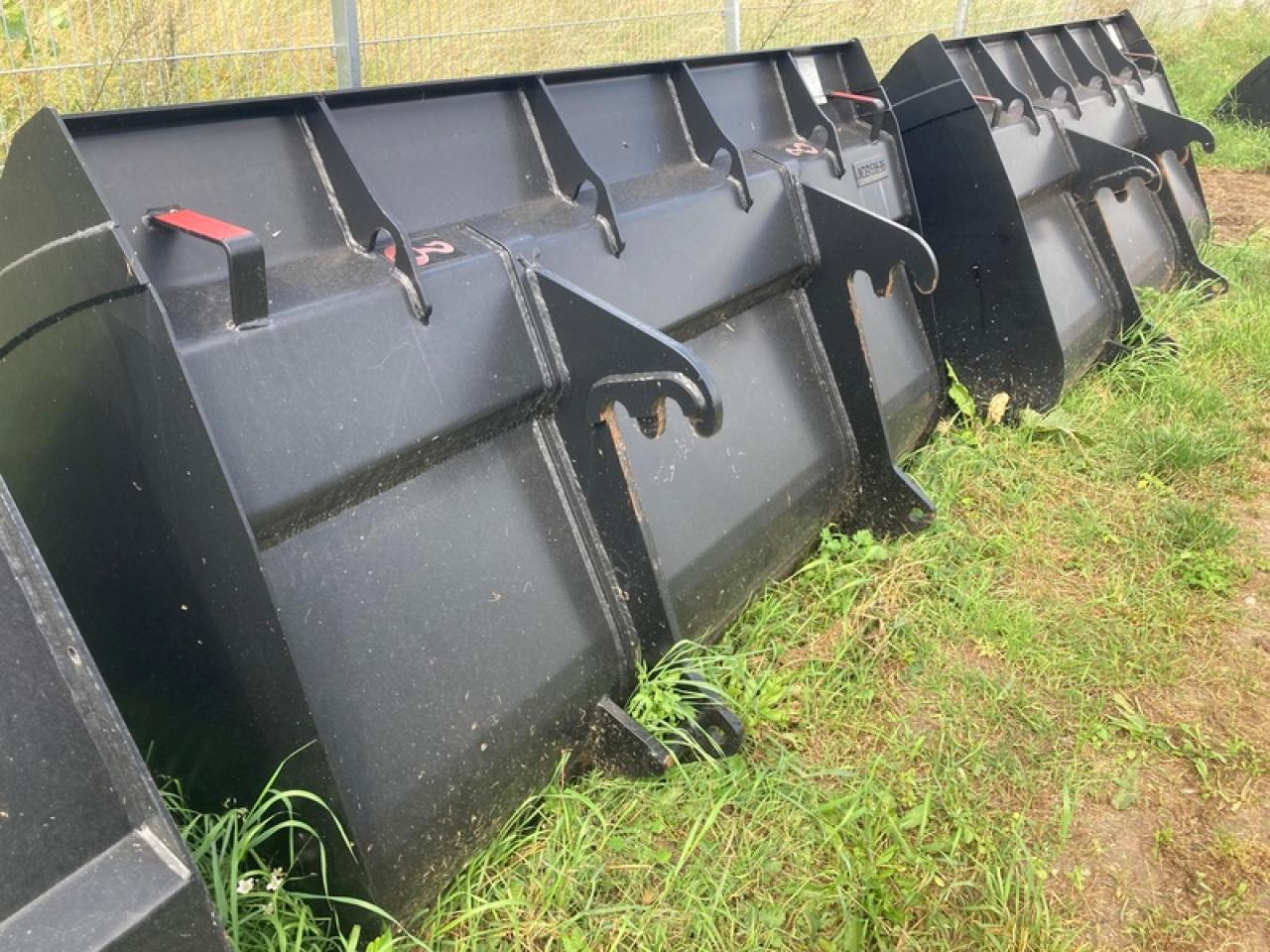JCB LSB LEICHTGUTSCHAUFEL JCB Q-FIT - Ladeschaufel: das Bild 2 JCB LSB LEICHTGUTSCHAUFEL JCB Q-FIT - Ladeschaufel: das Bild 2