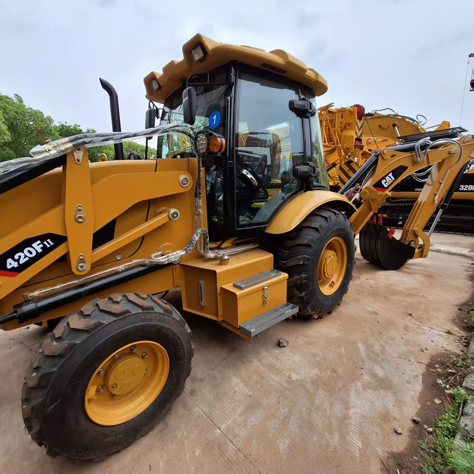 CAT 420F Backhoe Loader - Baggerlader: das Bild 3 CAT 420F Backhoe Loader - Baggerlader: das Bild 3