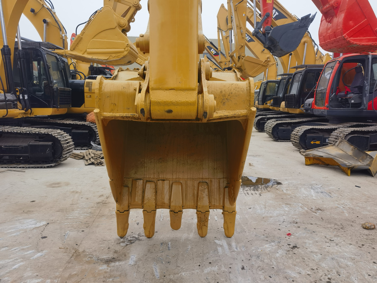 CATERPILLAR 330 D - Kettenbagger: das Bild 4 CATERPILLAR 330 D - Kettenbagger: das Bild 4