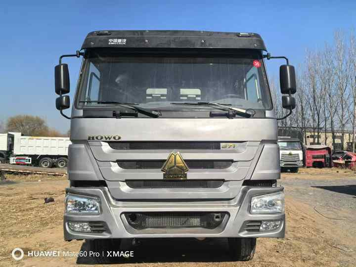 Kipper HOWO Heavy Dump Truck 6x4 8x4 Diesel Manual Transmission Right Left Hand Drive Sinotruck Dump Truck: das Bild 6