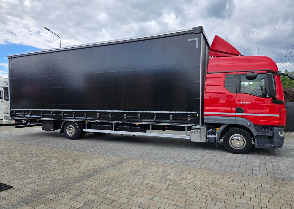 MAN TGL 12.250 - Plane LKW: das Bild 2 MAN TGL 12.250 - Plane LKW: das Bild 2