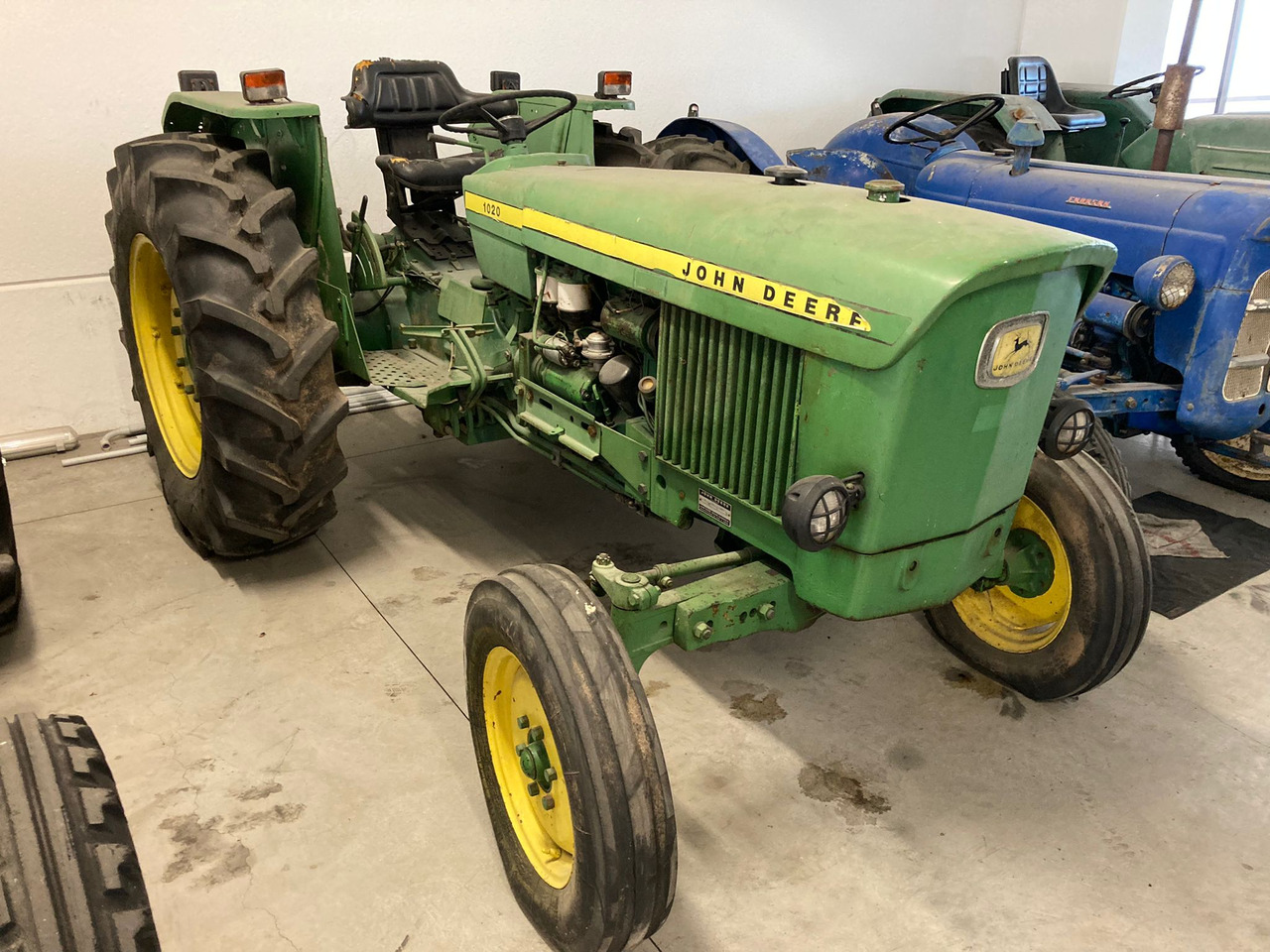 TRATTORE JOHN DEERE 1020 - Traktor: das Bild 1 TRATTORE JOHN DEERE 1020 - Traktor: das Bild 1