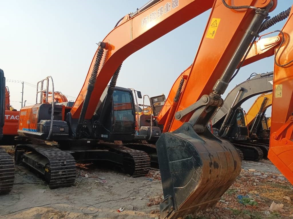 Hitachi ZX 240 - Kettenbagger: das Bild 4 Hitachi ZX 240 - Kettenbagger: das Bild 4