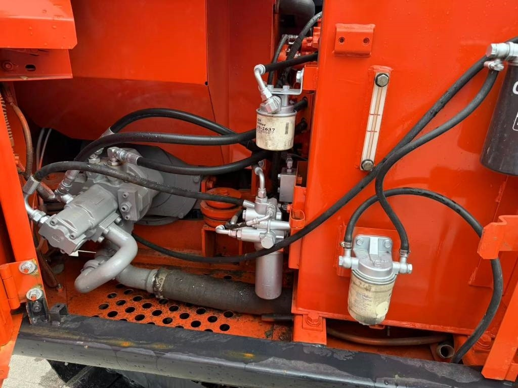 Hitachi Zaxis 60 - Kettenbagger: das Bild 3 Hitachi Zaxis 60 - Kettenbagger: das Bild 3