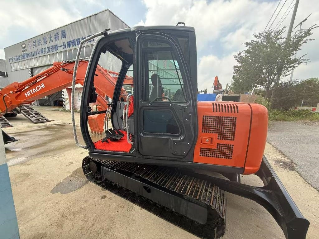 Hitachi Zaxis 60 - Kettenbagger: das Bild 4 Hitachi Zaxis 60 - Kettenbagger: das Bild 4