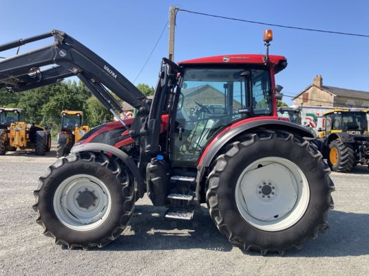 Valtra G105 - Traktor: das Bild 2 Valtra G105 - Traktor: das Bild 2