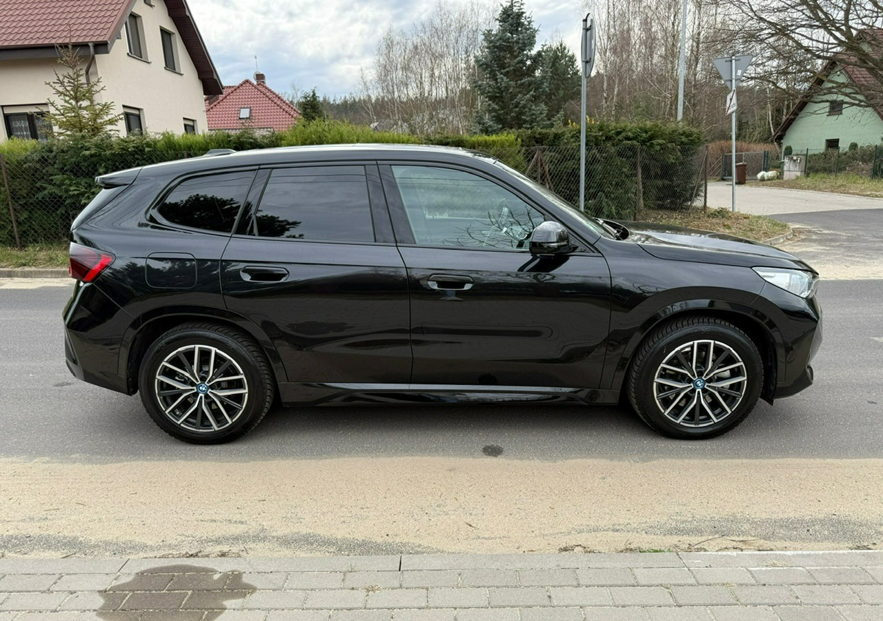 BMW X1 iX1 iX1 xDrive30 313KM M-Sport H/K Panorama AdaptiveLed Masaże Kam360 - SUV/ Geländewagen: das Bild 5 BMW X1 iX1 iX1 xDrive30 313KM M-Sport H/K Panorama AdaptiveLed Masaże Kam360 - SUV/ Geländewagen: das Bild 5