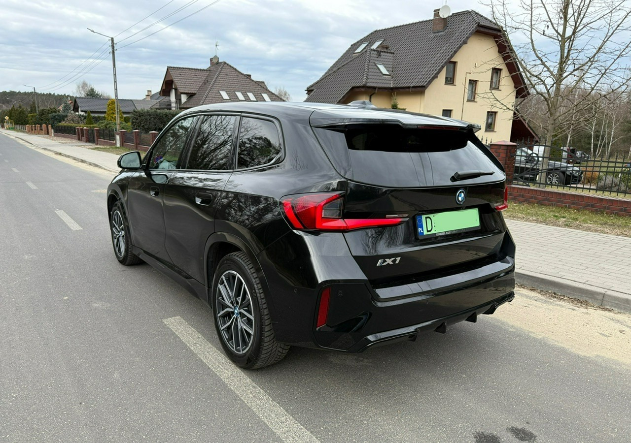 BMW X1 iX1 iX1 xDrive30 313KM M-Sport H/K Panorama AdaptiveLed Masaże Kam360 - SUV/ Geländewagen: das Bild 3 BMW X1 iX1 iX1 xDrive30 313KM M-Sport H/K Panorama AdaptiveLed Masaże Kam360 - SUV/ Geländewagen: das Bild 3
