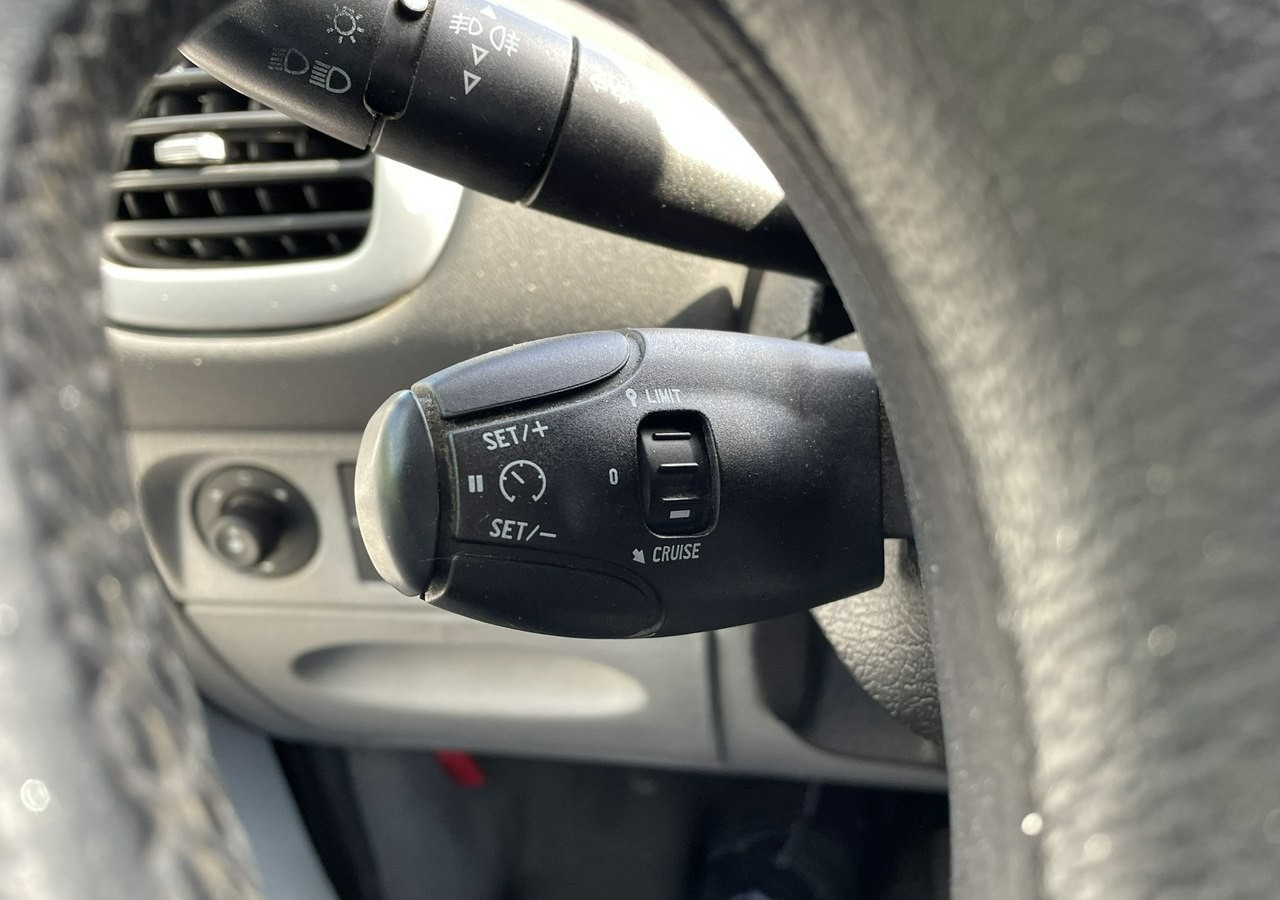 PKW Citroen Xsara Picasso Citroen Xsara Picasso 1.6HDI-110KM Klima tempomat 2006: das Bild 13 PKW Citroen Xsara Picasso Citroen Xsara Picasso 1.6HDI-110KM Klima tempomat 2006: das Bild 13