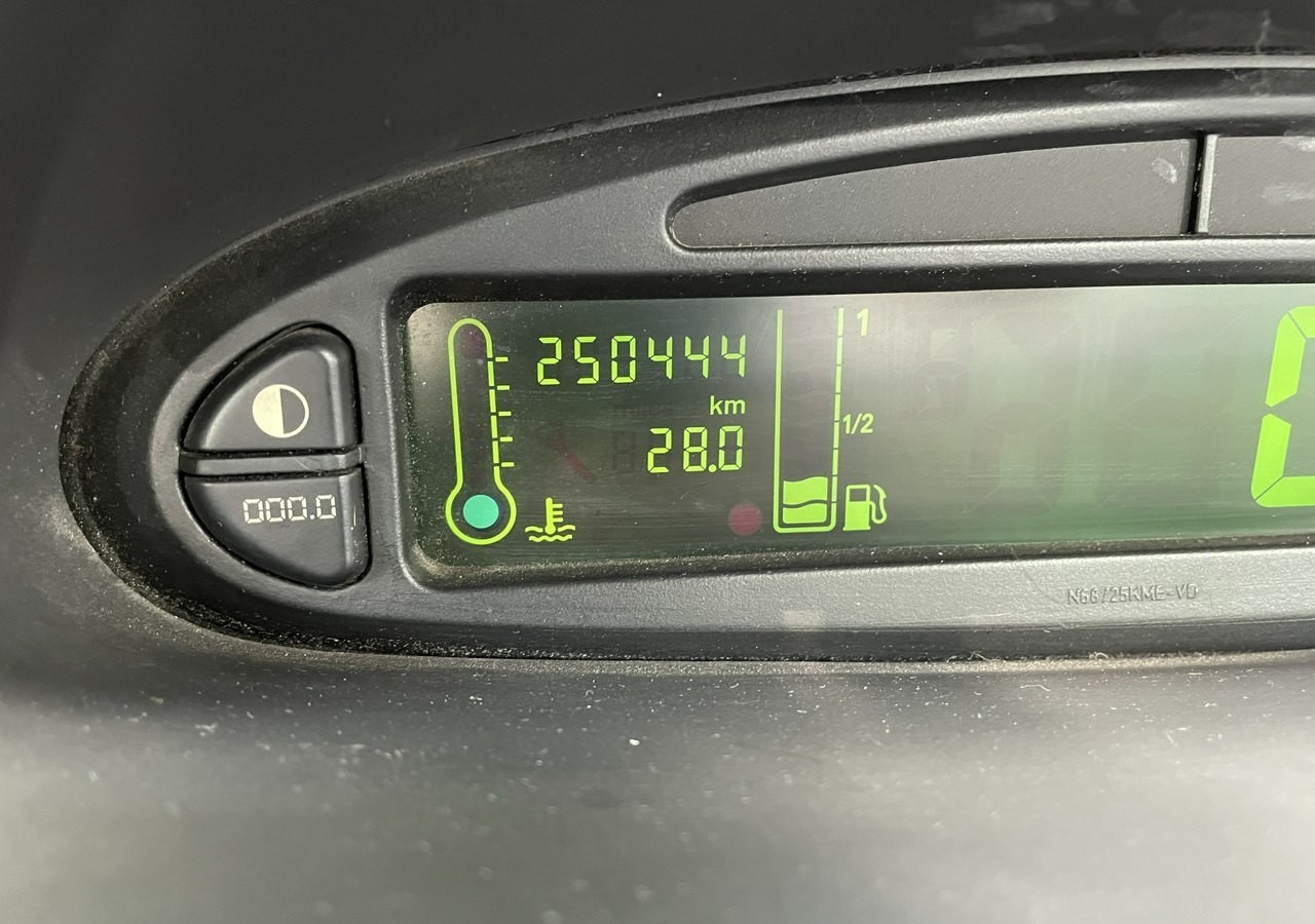 PKW Citroen Xsara Picasso Citroen Xsara Picasso 1.6HDI-110KM Klima tempomat 2006: das Bild 14 PKW Citroen Xsara Picasso Citroen Xsara Picasso 1.6HDI-110KM Klima tempomat 2006: das Bild 14