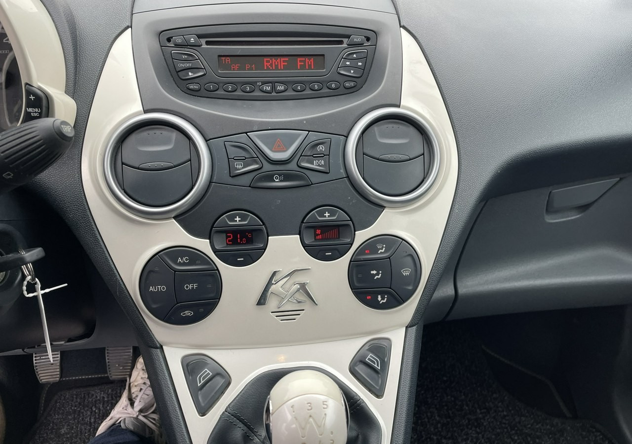 Ford KA II Ford KA 1.2 Champions Edition Klima Panorama 2012 - Schrägheck: das Bild 4 Ford KA II Ford KA 1.2 Champions Edition Klima Panorama 2012 - Schrägheck: das Bild 4