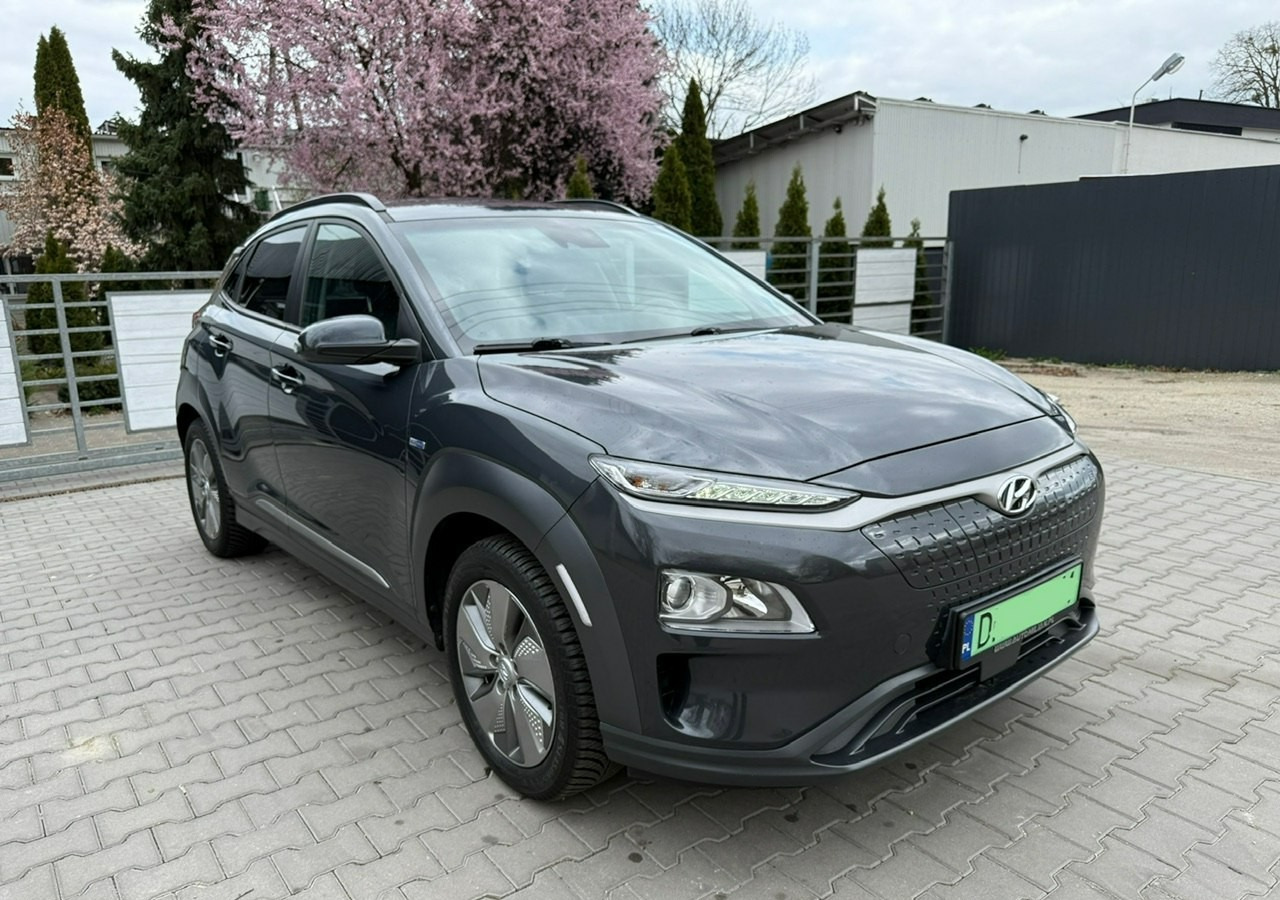 Hyundai Kona 100% elektryk Bogate wyposażenie DARMOWE Parkingi - 300KM zasięgu - Schrägheck: das Bild 1 Hyundai Kona 100% elektryk Bogate wyposażenie DARMOWE Parkingi - 300KM zasięgu - Schrägheck: das Bild 1
