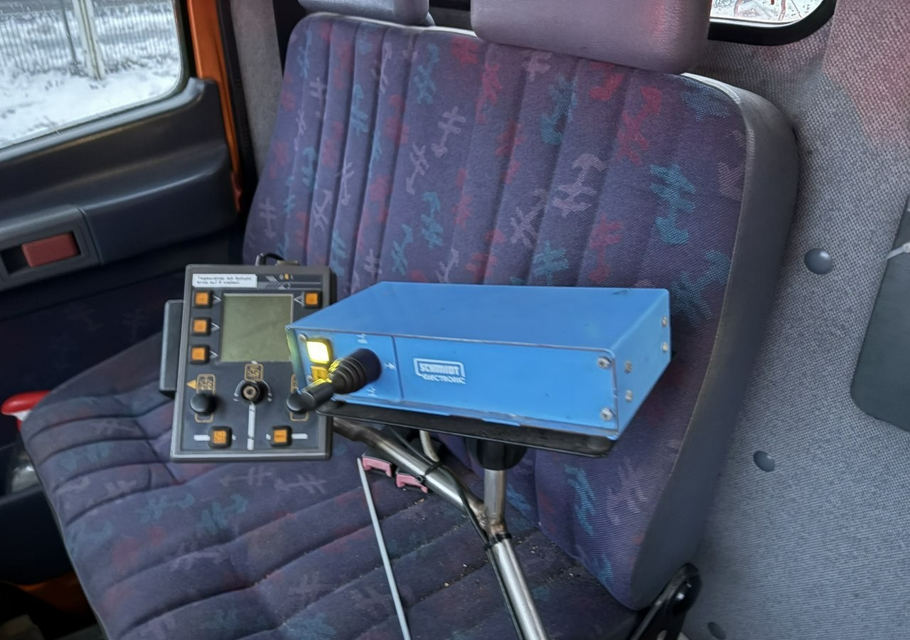 Mercedes-Benz Inny Mercedes-Benz Mercedes Vario 815 Wywrotka 4X4 2004 Pług posypywarka odśnieżarka - Schneeräumfahrzeug: das Bild 4 Mercedes-Benz Inny Mercedes-Benz Mercedes Vario 815 Wywrotka 4X4 2004 Pług posypywarka odśnieżarka - Schneeräumfahrzeug: das Bild 4