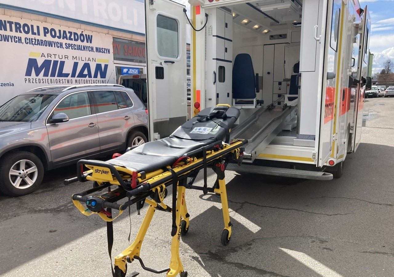 Mercedes-Benz Sprinter Sprinter 519 Karetka 4X4 Ambulans MODEL 2017 - Krankenwagen: das Bild 1 Mercedes-Benz Sprinter Sprinter 519 Karetka 4X4 Ambulans MODEL 2017 - Krankenwagen: das Bild 1