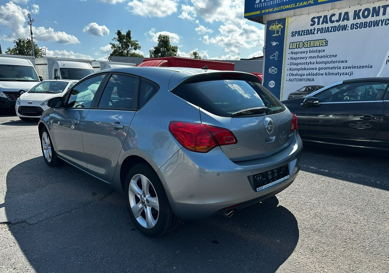 Opel Astra H Opel Astra 1.4-140KM Nowy silnik świeżo sprowadzony 2012 - Schrägheck: das Bild 4 Opel Astra H Opel Astra 1.4-140KM Nowy silnik świeżo sprowadzony 2012 - Schrägheck: das Bild 4