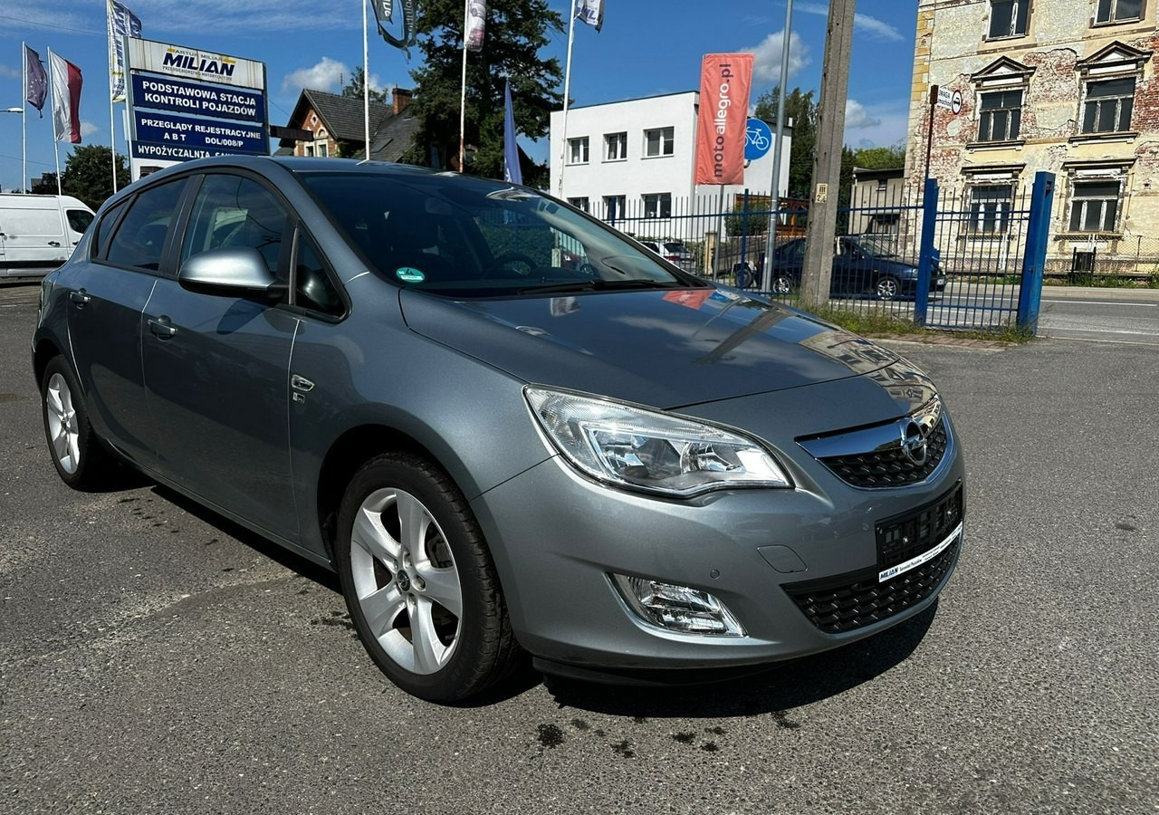 Opel Astra H Opel Astra 1.4-140KM Nowy silnik świeżo sprowadzony 2012 - Schrägheck: das Bild 2 Opel Astra H Opel Astra 1.4-140KM Nowy silnik świeżo sprowadzony 2012 - Schrägheck: das Bild 2