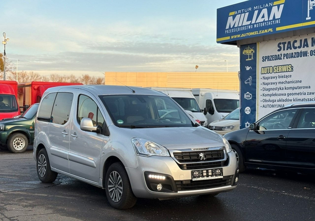 Peugeot Partner II Partner Tepee 1.6 HDI 120KM Family Klimatronik 2xDrzwi 2016 - Kombi: das Bild 1 Peugeot Partner II Partner Tepee 1.6 HDI 120KM Family Klimatronik 2xDrzwi 2016 - Kombi: das Bild 1