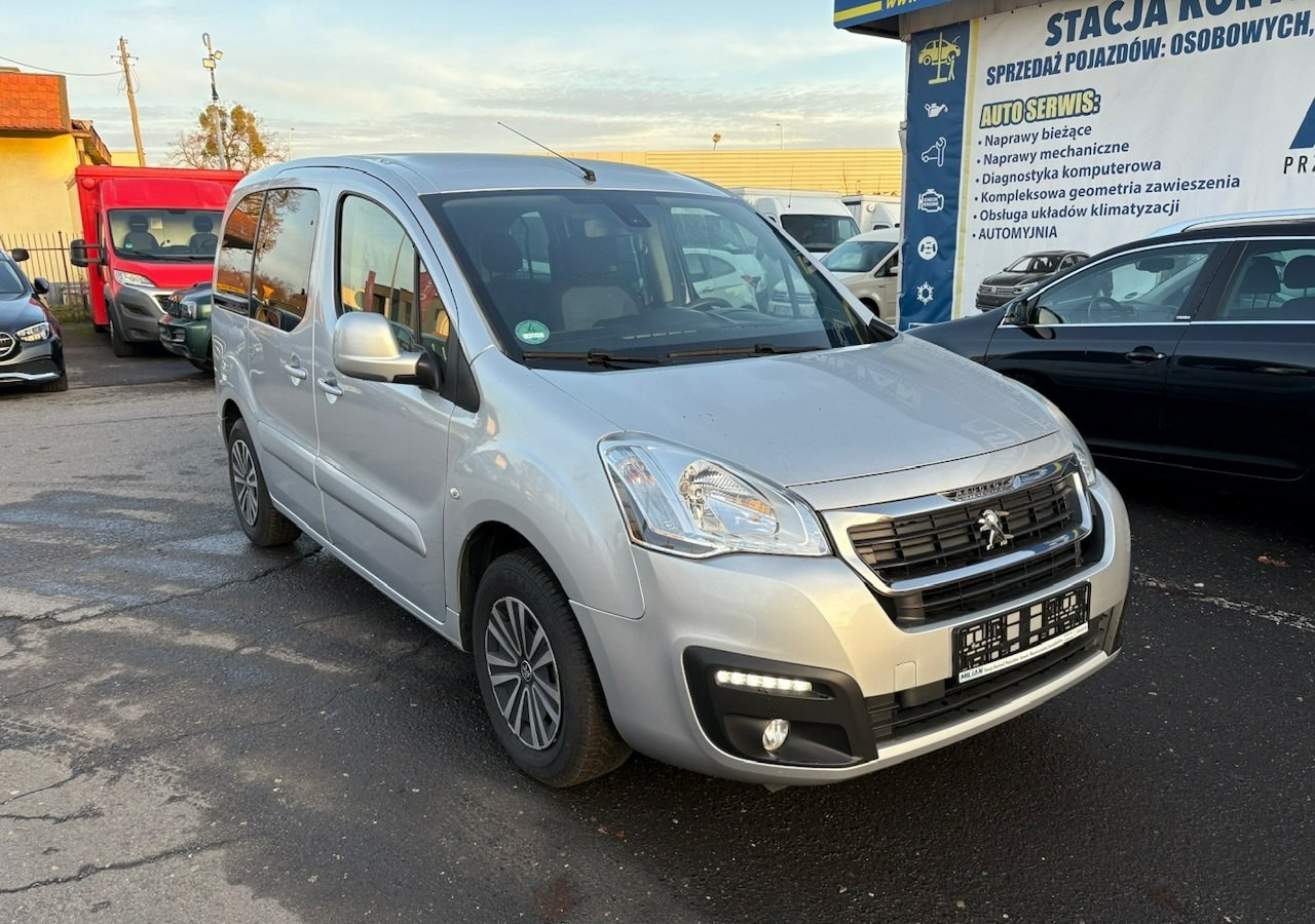 Peugeot Partner II Partner Tepee 1.6 HDI 120KM Family Klimatronik 2xDrzwi 2016 - Kombi: das Bild 2 Peugeot Partner II Partner Tepee 1.6 HDI 120KM Family Klimatronik 2xDrzwi 2016 - Kombi: das Bild 2