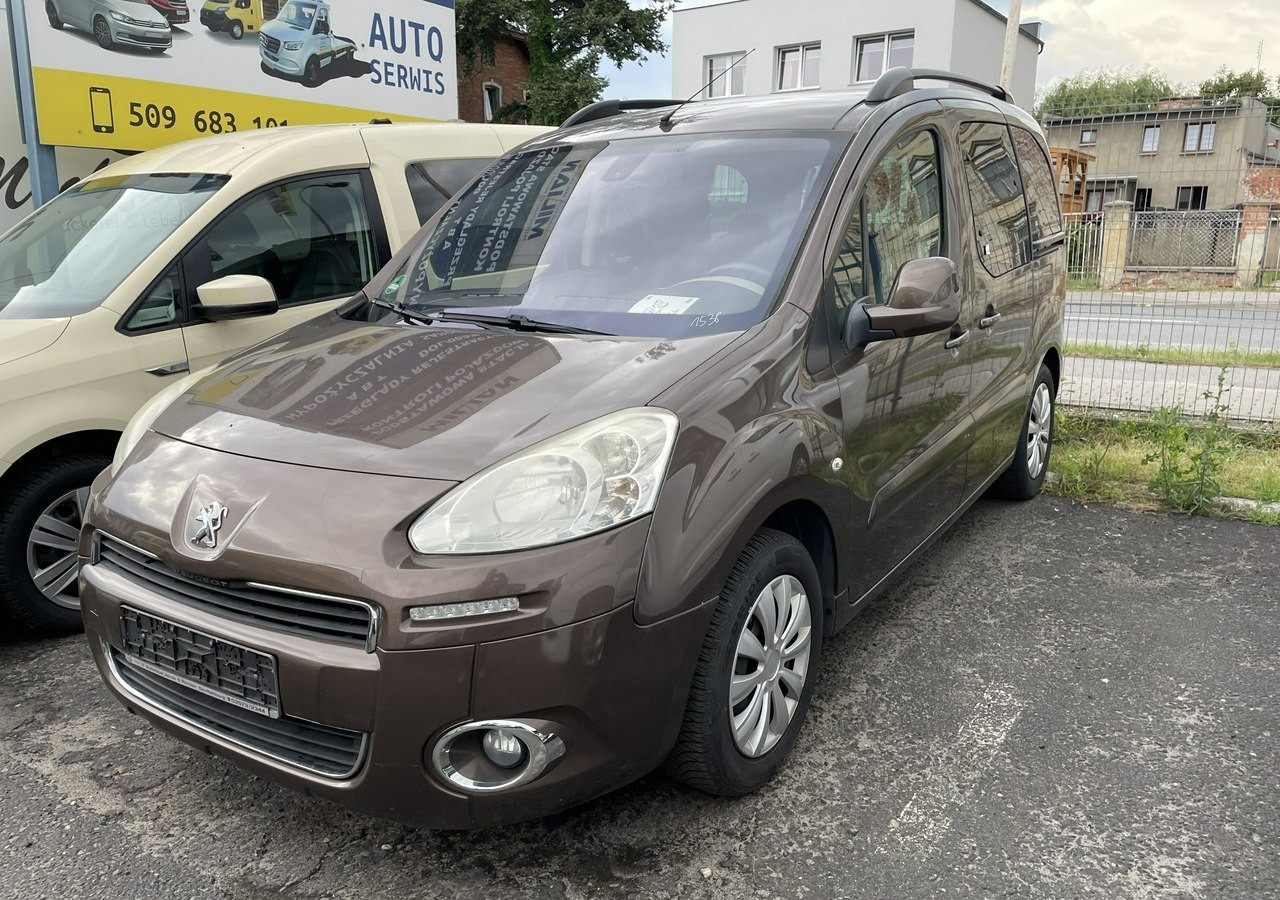 Peugeot Partner II Peugeot Partner Tepee 100 Family Model 2013 - PKW: das Bild 3 Peugeot Partner II Peugeot Partner Tepee 100 Family Model 2013 - PKW: das Bild 3