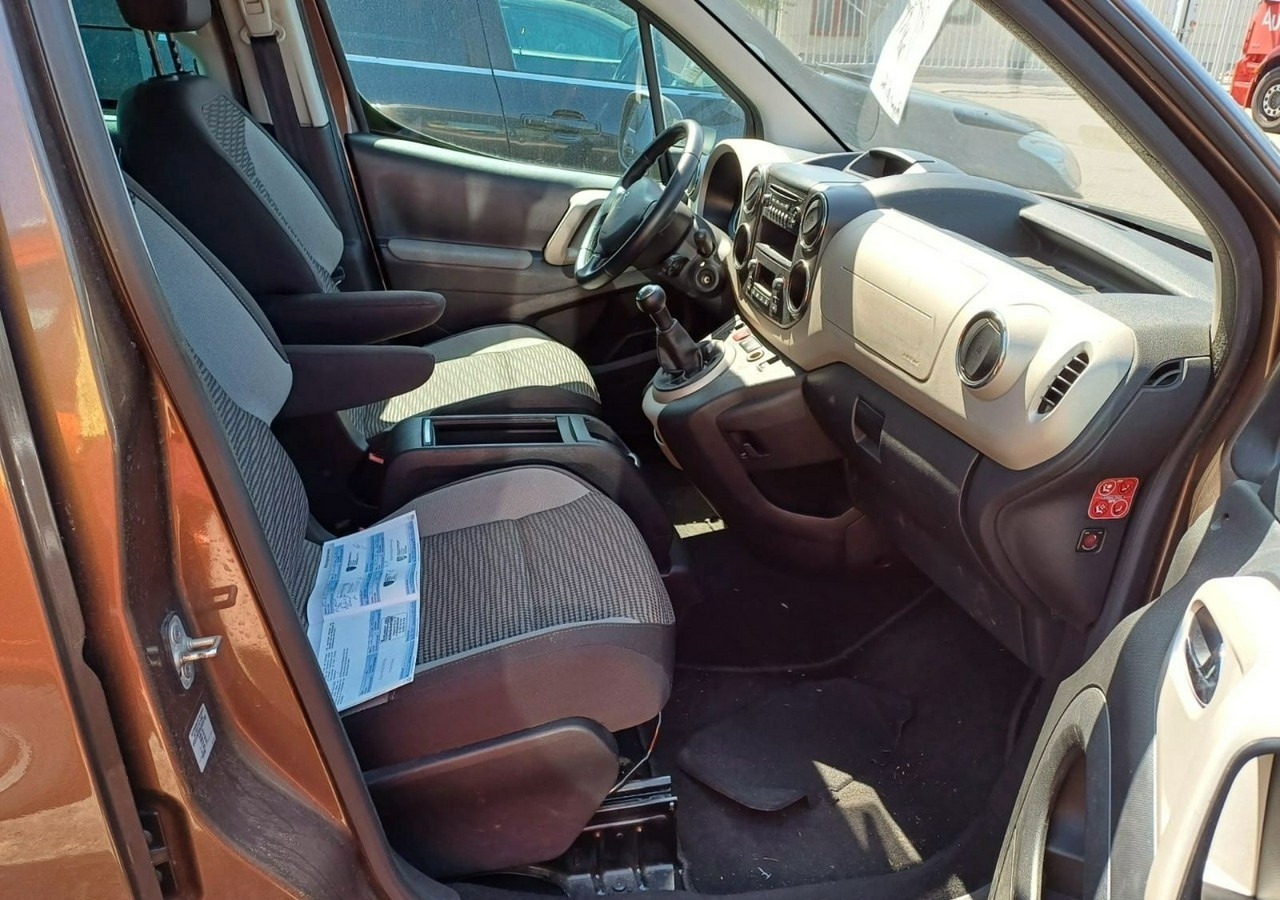 Peugeot Partner II Peugeot Partner Tepee 100 Family Model 2013 - PKW: das Bild 2 Peugeot Partner II Peugeot Partner Tepee 100 Family Model 2013 - PKW: das Bild 2