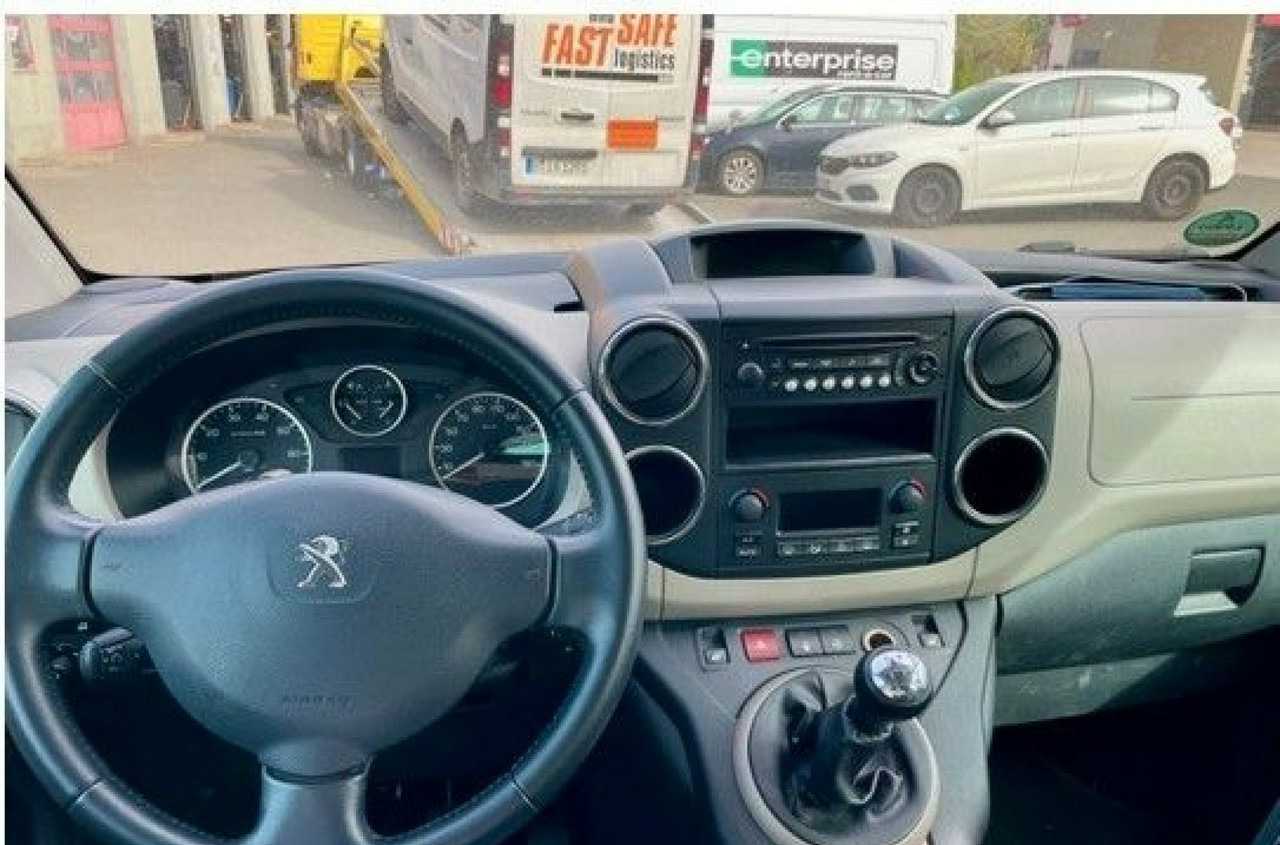 Peugeot Partner II Peugeot Partner Tepee 100 Family Model 2013 - PKW: das Bild 4 Peugeot Partner II Peugeot Partner Tepee 100 Family Model 2013 - PKW: das Bild 4