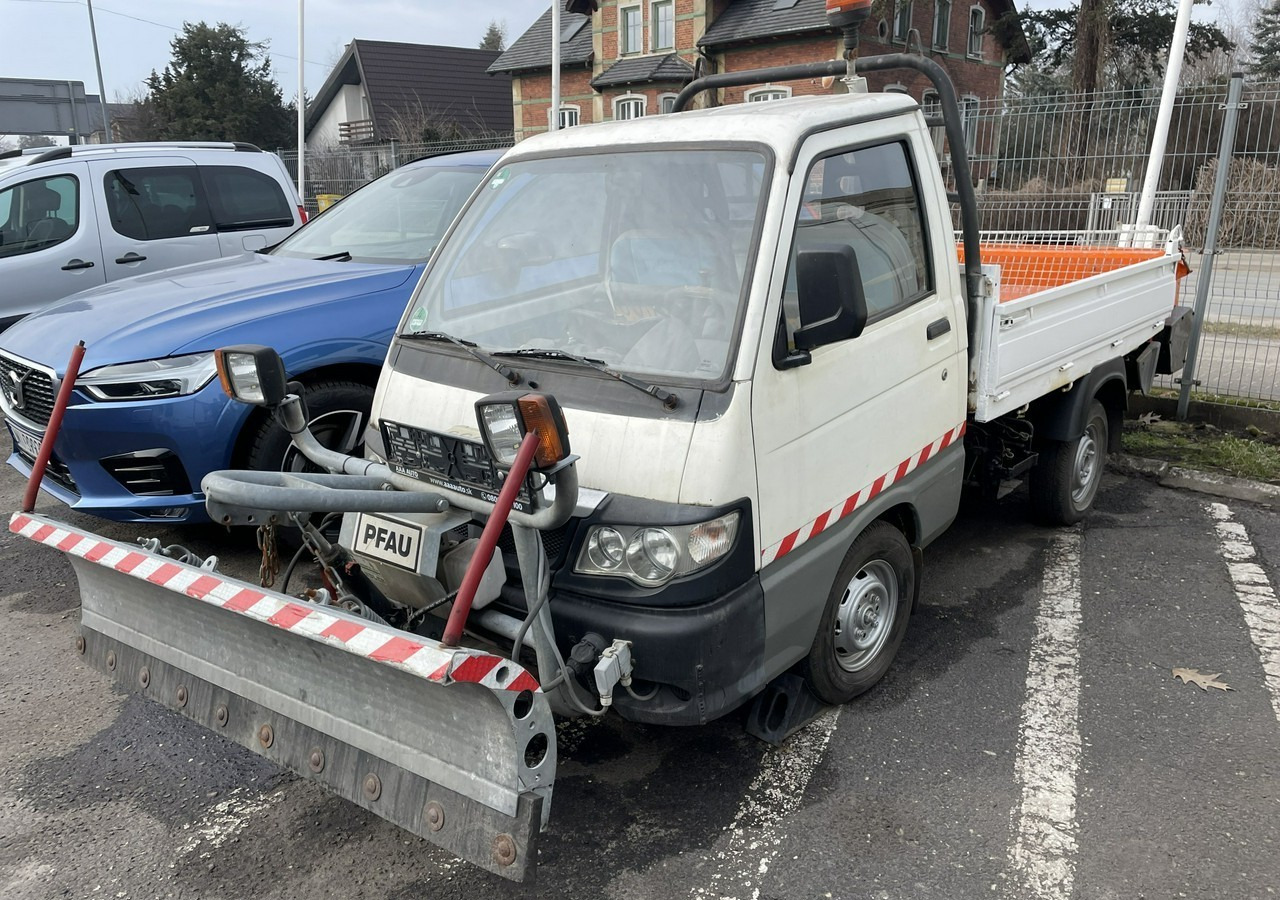 Piaggio Piaggio PFAU Wywrotka 4X4 posypywarka odśnieżarka pług 2009 - Schneeräumfahrzeug: das Bild 4 Piaggio Piaggio PFAU Wywrotka 4X4 posypywarka odśnieżarka pług 2009 - Schneeräumfahrzeug: das Bild 4