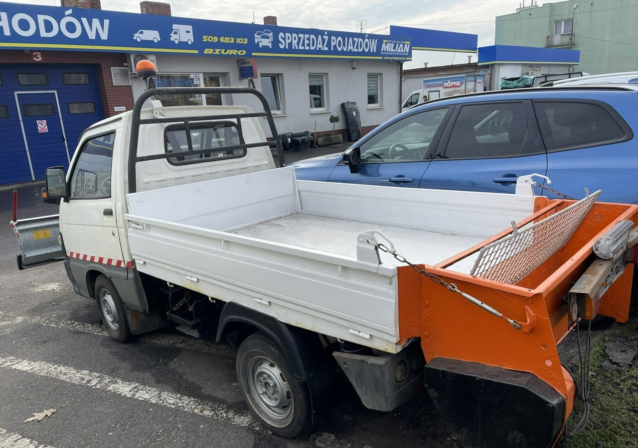 Piaggio Piaggio PFAU Wywrotka 4X4 posypywarka odśnieżarka pług 2009 - Schneeräumfahrzeug: das Bild 2 Piaggio Piaggio PFAU Wywrotka 4X4 posypywarka odśnieżarka pług 2009 - Schneeräumfahrzeug: das Bild 2