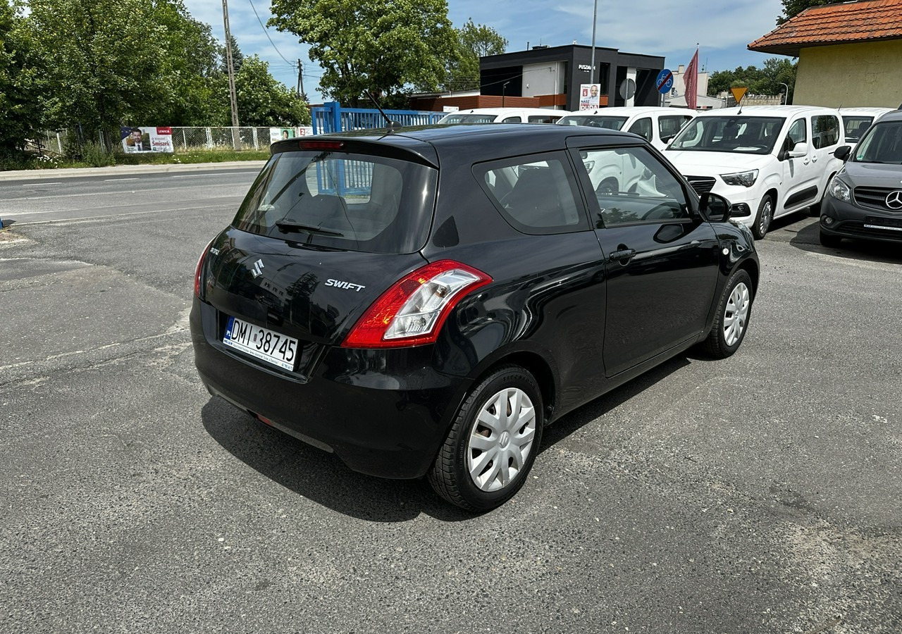 Suzuki Swift V Suzuki Swift 1.2-94KM Klima Model 2012 - Schrägheck: das Bild 3 Suzuki Swift V Suzuki Swift 1.2-94KM Klima Model 2012 - Schrägheck: das Bild 3