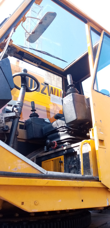 LIEBHERR LTM 1030 - Baumaschine: das Bild 4 LIEBHERR LTM 1030 - Baumaschine: das Bild 4