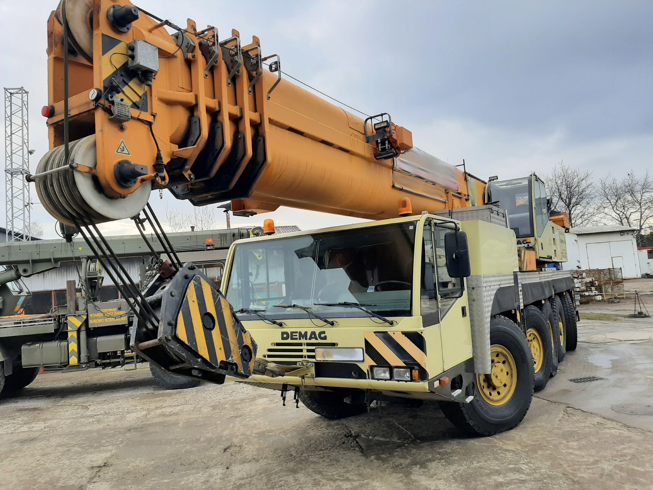 TEREX DEMAG AC100 - Geländekran: das Bild 2 TEREX DEMAG AC100 - Geländekran: das Bild 2