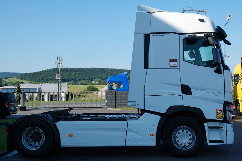 Renault T 520 / 13L / MAXISPACE / RETARDER / SALONKA Renault T 520 / 13L / MAXISPACE / RETARDER / SALONKA - Sattelzugmaschine: das Bild 5 Renault T 520 / 13L / MAXISPACE / RETARDER / SALONKA Renault T 520 / 13L / MAXISPACE / RETARDER / SALONKA - Sattelzugmaschine: das Bild 5