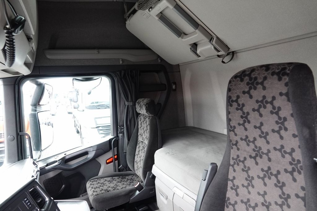 Plane LKW Scania R 410 / 6x2 / FIRANKA - 7,8 m / SOLÓWKA / PODNOS: das Bild 12