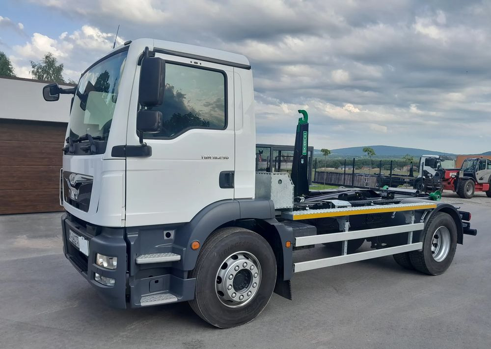MAN TGM 18.290 - Abrollkipper: das Bild 1 MAN TGM 18.290 - Abrollkipper: das Bild 1