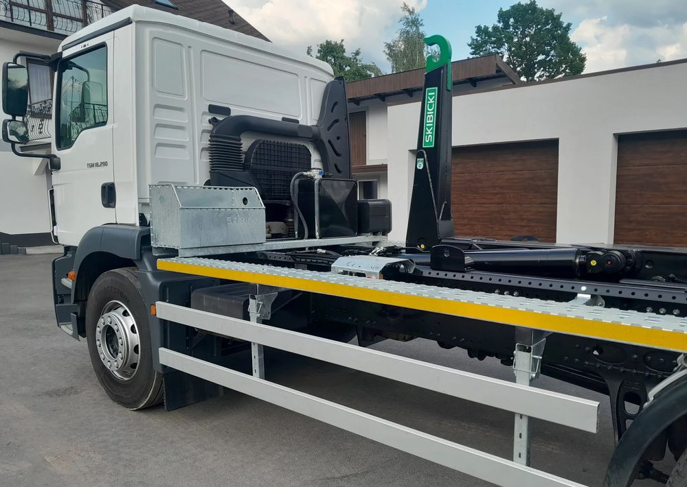 MAN TGM 18.290 - Abrollkipper: das Bild 4 MAN TGM 18.290 - Abrollkipper: das Bild 4
