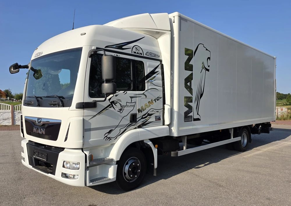 MAN TGL 12.250 / KONTENER / IZOTERMA / WINDA / 2019R / EURO 6 / PEŁEN SERWIS / 6 TON ŁADOWNOŚĆ / SPROWADZONY / ZADBANY / JAK NOWY / KSIĄŻKA SERWISOWA / E6 / 17 PALET - Koffer LKW: das Bild 1 MAN TGL 12.250 / KONTENER / IZOTERMA / WINDA / 2019R / EURO 6 / PEŁEN SERWIS / 6 TON ŁADOWNOŚĆ / SPROWADZONY / ZADBANY / JAK NOWY / KSIĄŻKA SERWISOWA / E6 / 17 PALET - Koffer LKW: das Bild 1