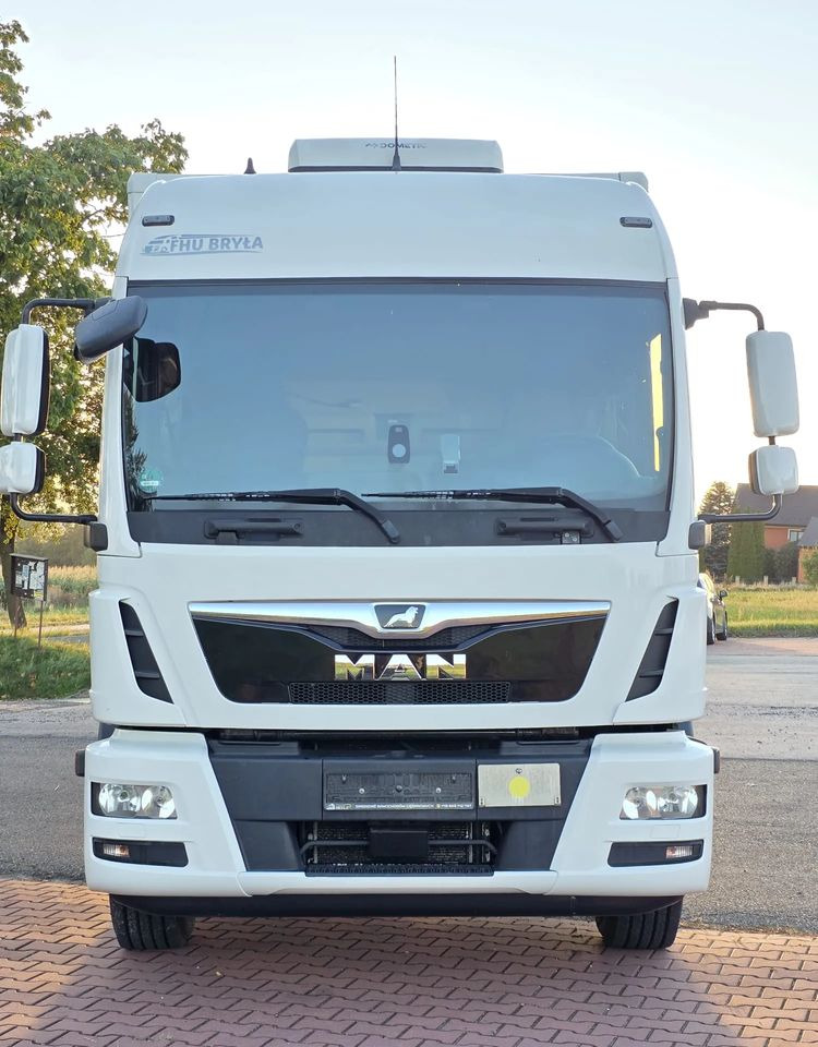 MAN TGM 15.290 / TGL / KONTENER / IZOTERMA / WINDA / KLIMA POSTOJOWA / 2019R / EURO 6 / PEŁEN SERWIS / 8200KG ŁADOWNOŚĆ / SPROWADZONY / ZADBANY / JAK NOWY / KSIĄŻKA SERWISOWA / E6 / 18 PALET - Koffer LKW: das Bild 3 MAN TGM 15.290 / TGL / KONTENER / IZOTERMA / WINDA / KLIMA POSTOJOWA / 2019R / EURO 6 / PEŁEN SERWIS / 8200KG ŁADOWNOŚĆ / SPROWADZONY / ZADBANY / JAK NOWY / KSIĄŻKA SERWISOWA / E6 / 18 PALET - Koffer LKW: das Bild 3
