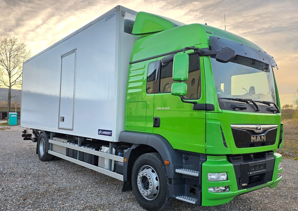 MAN TGM 18.320 / 18.290 / 15.290 / IZOTERMA / WINDA / 19PALET / E6 / 08.2018 / LIFT / SPROWADZONY / AUTOMAT / SYPIALKA / PIERWSZY WŁAŚCICIEL / BOCZNE DRZWI / STAN BARDZO DOBRY - Kühlkoffer LKW: das Bild 2 MAN TGM 18.320 / 18.290 / 15.290 / IZOTERMA / WINDA / 19PALET / E6 / 08.2018 / LIFT / SPROWADZONY / AUTOMAT / SYPIALKA / PIERWSZY WŁAŚCICIEL / BOCZNE DRZWI / STAN BARDZO DOBRY - Kühlkoffer LKW: das Bild 2