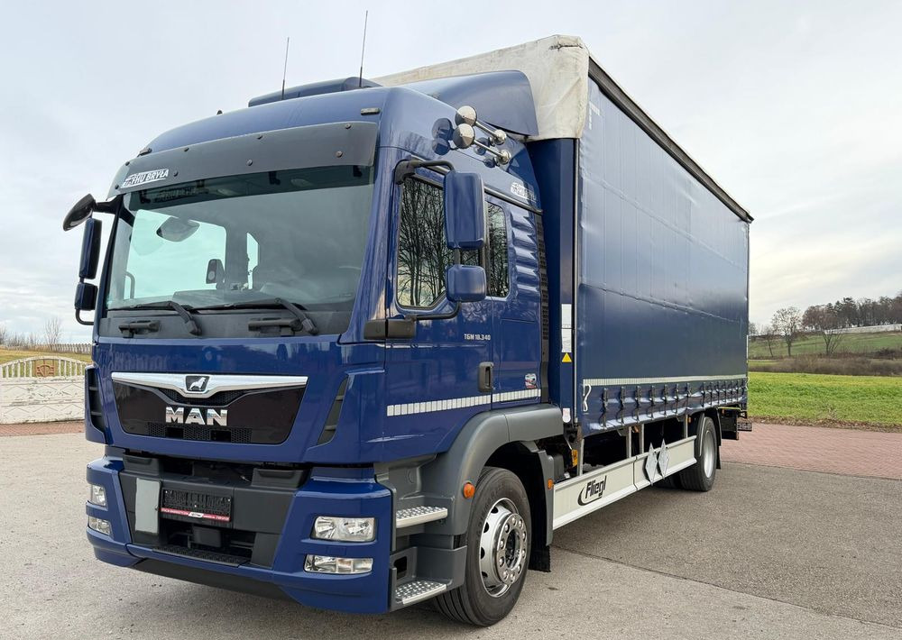 MAN TGM 18.340 / FIRANKA / LIFT / SPROWADZONY / KLIMA POSTOJOWA / 2017 / 9700 ŁADOWNOŚĆ / AUTOMAT / 18 PALET / E6 / WINDA / - Plane LKW: das Bild 2 MAN TGM 18.340 / FIRANKA / LIFT / SPROWADZONY / KLIMA POSTOJOWA / 2017 / 9700 ŁADOWNOŚĆ / AUTOMAT / 18 PALET / E6 / WINDA / - Plane LKW: das Bild 2