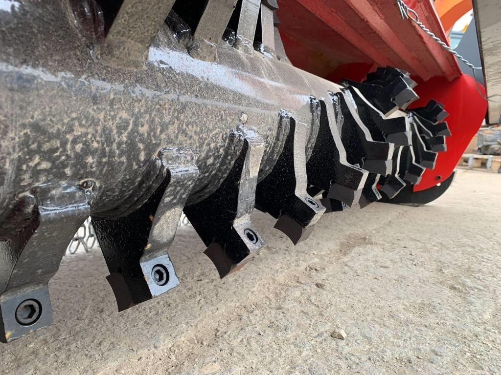 GIYI 1.80 - Forstmulcher: das Bild 5 GIYI 1.80 - Forstmulcher: das Bild 5