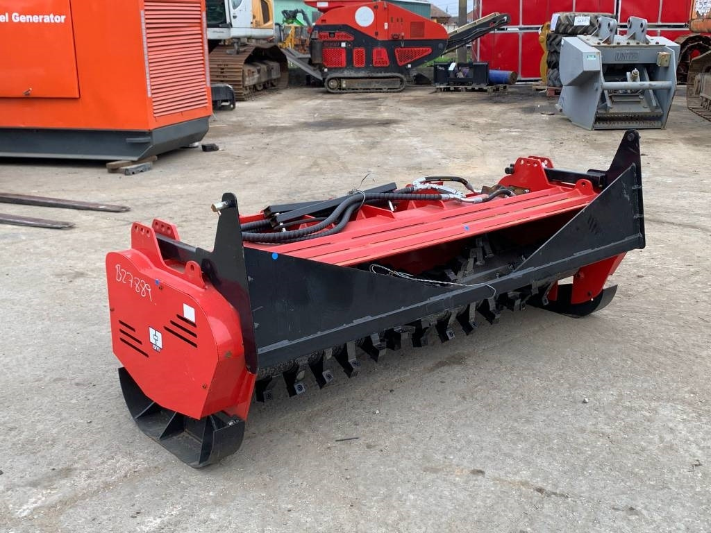 GIYI 1.80 - Forstmulcher: das Bild 1 GIYI 1.80 - Forstmulcher: das Bild 1