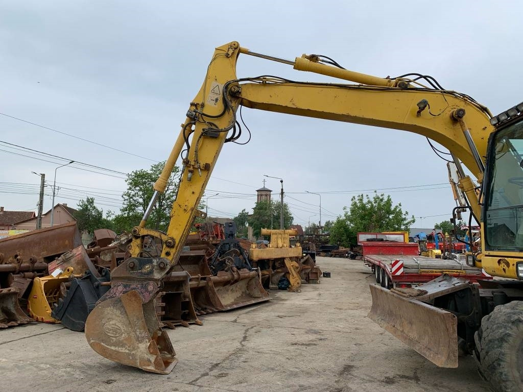 Komatsu PW 140-7 - Mobilbagger: das Bild 4 Komatsu PW 140-7 - Mobilbagger: das Bild 4