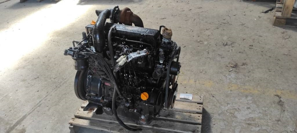 Yanmar 4TNE100 - Motor für Landmaschine: das Bild 1 Yanmar 4TNE100 - Motor für Landmaschine: das Bild 1