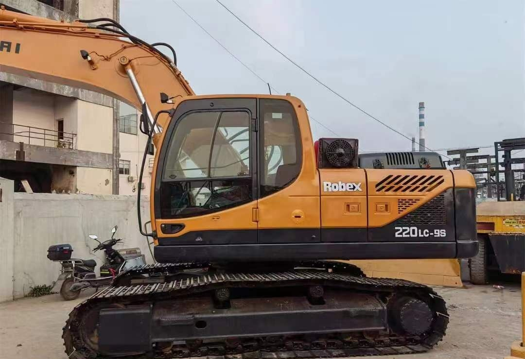Hyundai R220LC-9S - Kettenbagger: das Bild 4 Hyundai R220LC-9S - Kettenbagger: das Bild 4