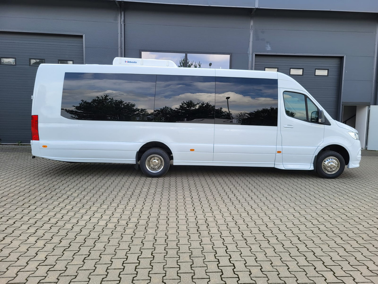 Mercedes-Benz Sprinter 517 CDI LONG 24 places + 4 standing - Überlandbus: das Bild 3 Mercedes-Benz Sprinter 517 CDI LONG 24 places + 4 standing - Überlandbus: das Bild 3