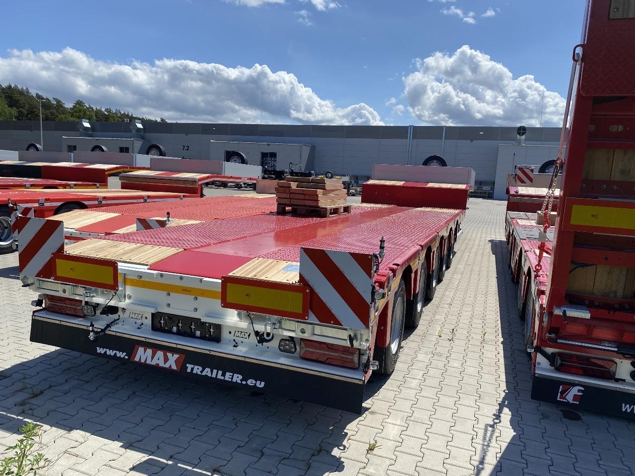 FAYMONVILLE MAXTRAILER MAX100 - Tieflader Auflieger: das Bild 2 FAYMONVILLE MAXTRAILER MAX100 - Tieflader Auflieger: das Bild 2