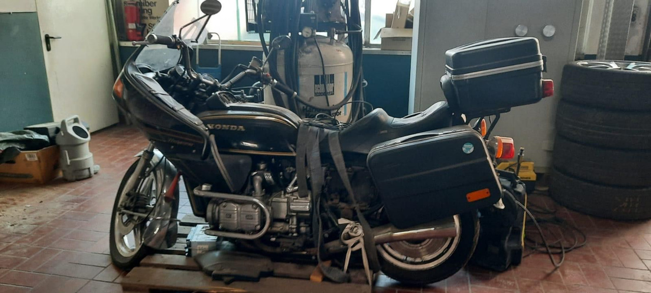 Honda GL 2 Goldwing - Motorrad: das Bild 3 Honda GL 2 Goldwing - Motorrad: das Bild 3