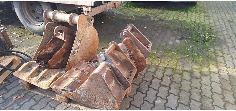 Kubota Löffel für Minibagger - Baggerschaufel: das Bild 3 Kubota Löffel für Minibagger - Baggerschaufel: das Bild 3