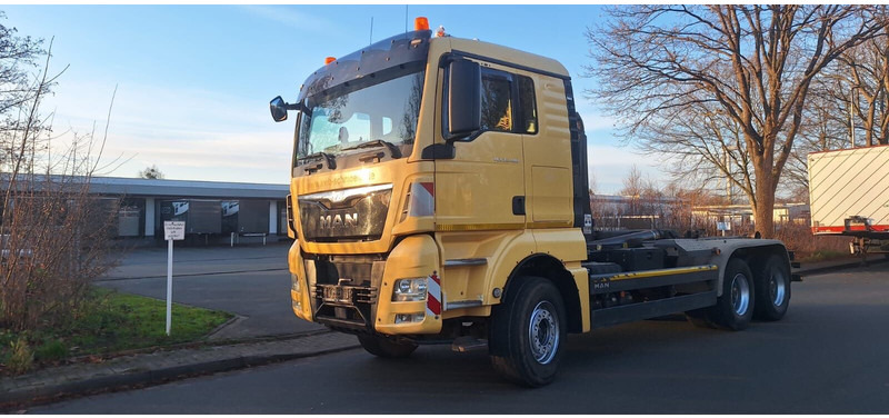 MAN 26.480 TGX - Abrollkipper: das Bild 2 MAN 26.480 TGX - Abrollkipper: das Bild 2